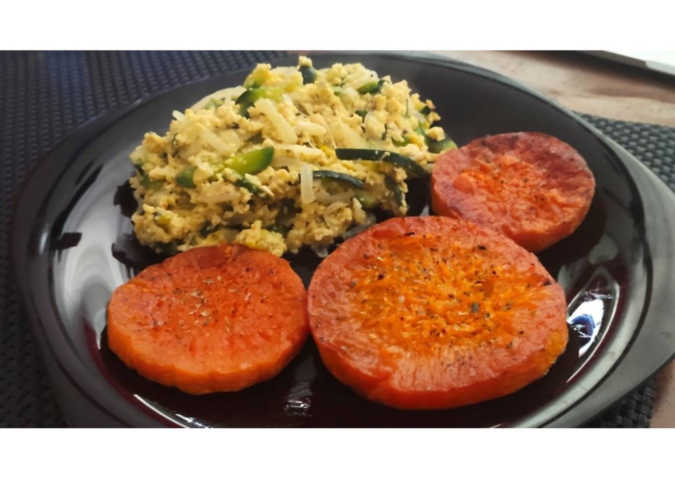 Revuelto de zapallitos con rodajas de calabaza