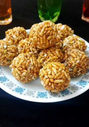 A picture of Murmura ladoo.