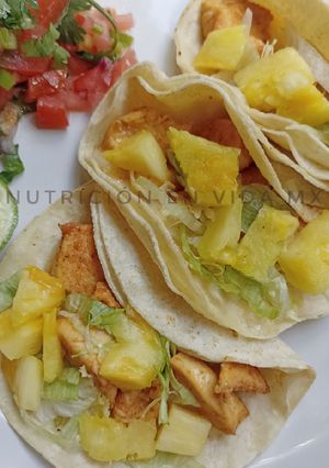 Una foto de Tacos de pollo estilo pastor
