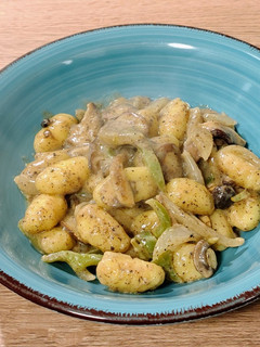 Una foto de Gnocchi con setas en salsa de trufa al camembert