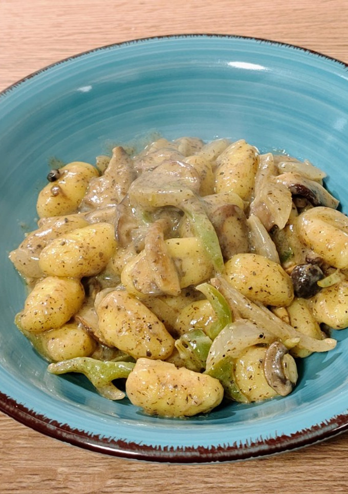 Una foto de Gnocchi con setas en salsa de trufa al camembert