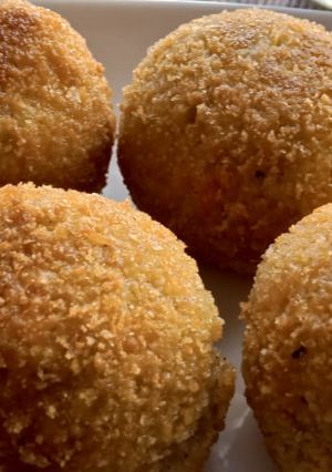 A picture of Potato cheese ball.