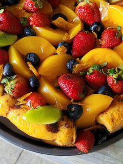 Una foto de Choco-flan con frutas