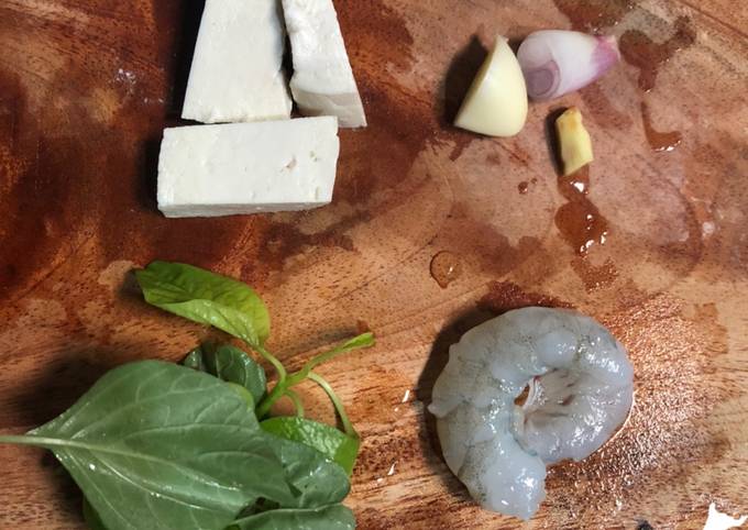 Resep MPASI 6 bln, Bayam + Udang Resep MPASI 6 bln, Bayam + Udang