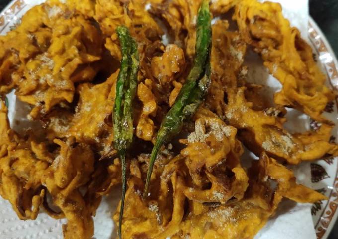 Kanda Bhajiya Recipe By Komal Gujar Cookpad