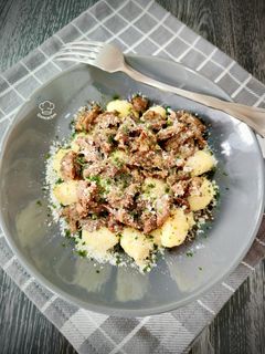 Una foto de Ñoquis de patata con carrillada trufada y parmesano