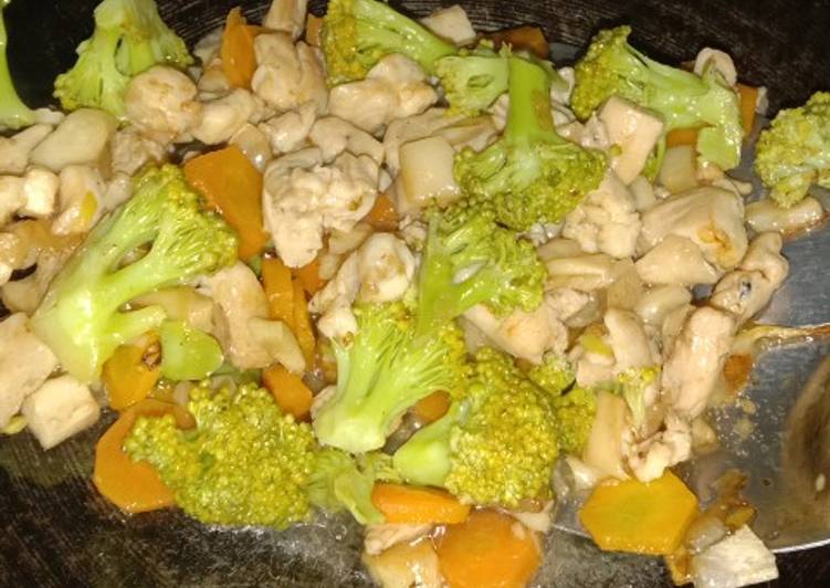 Cara Gampang Menyiapkan MPASI 16 M (Tumis ayam 🐔jamur 🍄 pake brokoli dan wortel 🥕 🥕), Menggugah Selera