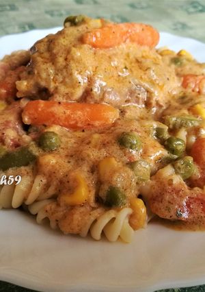 Mustáros - tejszínes - zöldséges ragu csirkecombbal recept fotója