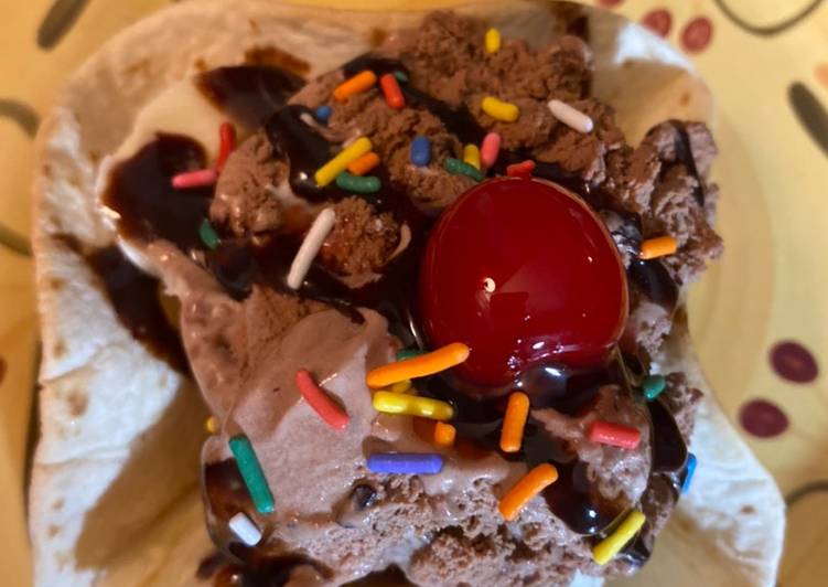 How to Make Award-winning BANANA SPLIT STAND &#39;N STUFF DESSERT TACOS