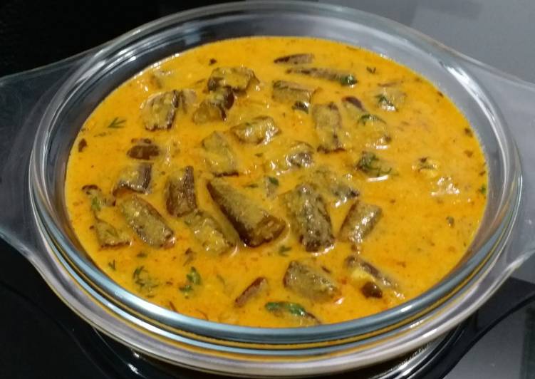 Okra in Yogurt Sauce / Dahi Bhindi