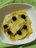 Finocchi in padella con alici e olive