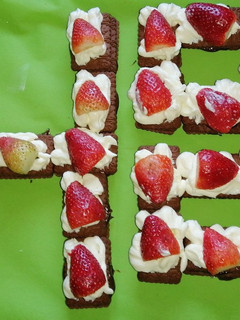 Una foto de Torta números falsa
