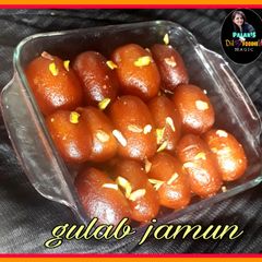 A picture of Gulab jamun.