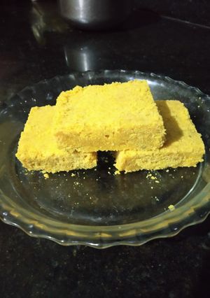 A picture of Mawa Besan barfi.