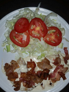 Una foto de Pechuga de pollo en salsa de queso