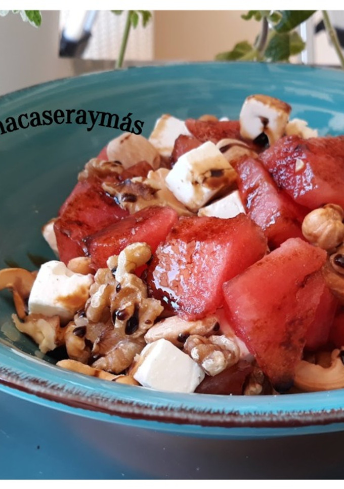 Una foto de Ensalada de sandía y queso feta