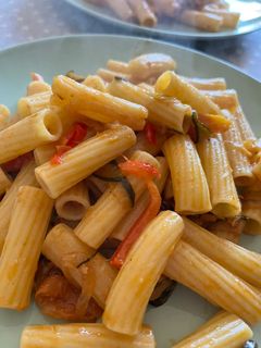 Una foto de Macarrones con verduras