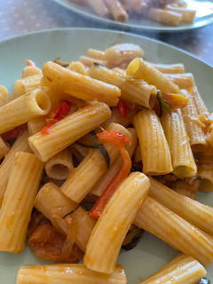 Una foto de Macarrones con verduras
