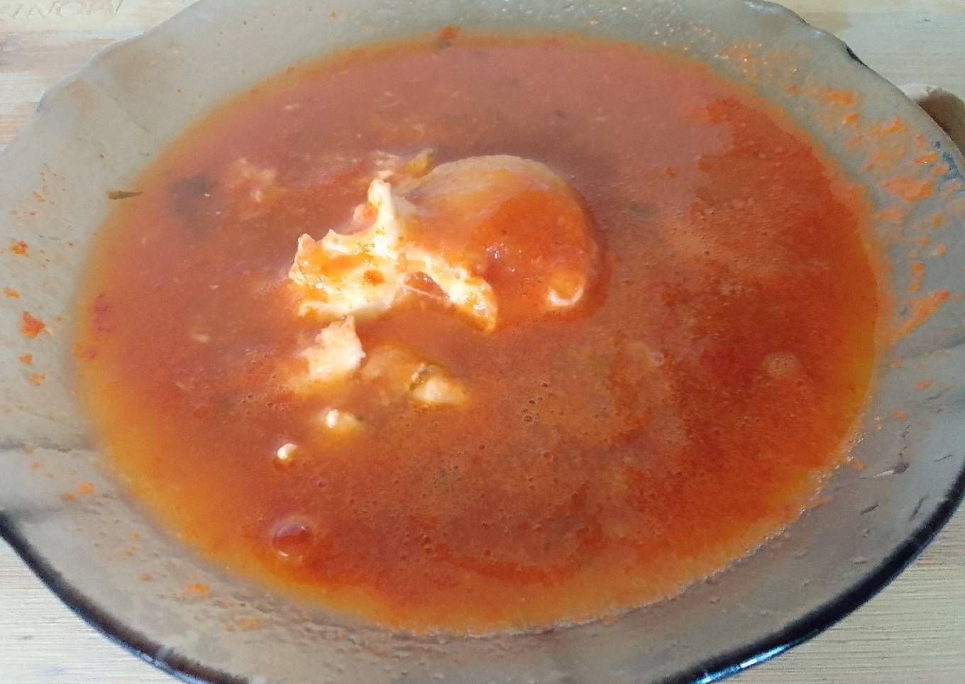 Huevos ahogados (en salsa de tomate)