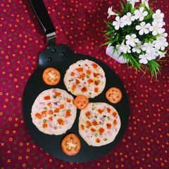 A picture of Sooji / Rava Uttapam.