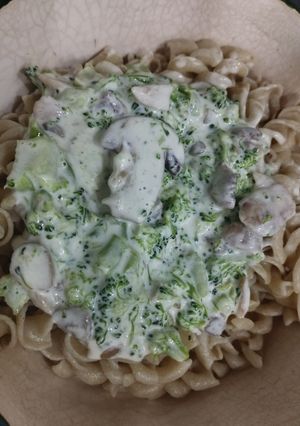 Una foto de Salsa de brócoli y champiñones 🥦 🍄‍🟫 para pasta