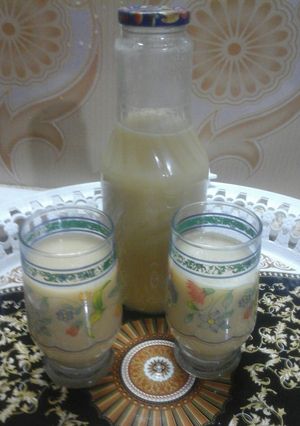 صورة لوصفة عصير طبيعي منعش 👌🍌🍑 مانجا موز وخوخ 💞 ما احلى الصيف 😄