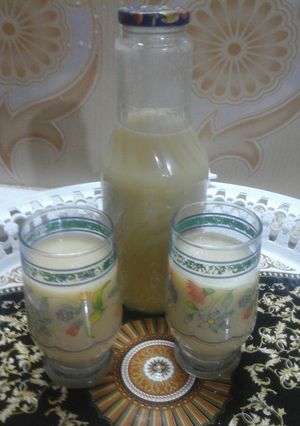 صورة لوصفة عصير طبيعي منعش 👌🍌🍑 مانجا موز وخوخ 💞 ما احلى الصيف 😄