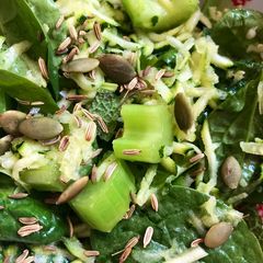 A picture of Cool green salad 😎- vegan.