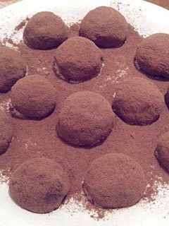 Una foto de Trufas de chocolate y dulce de leche!