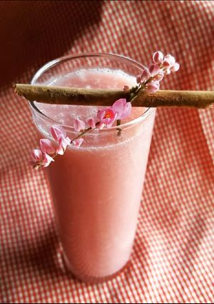 Una foto de Agua de anona rosa