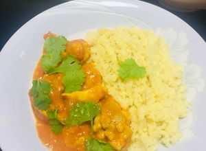 Una foto de Pollo Tikka Masala con Rice Pilau  🍛!