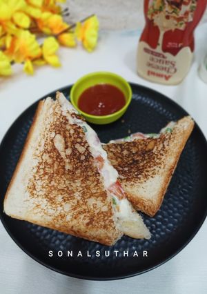 A picture of Vegetable cheese spread Sandwich.