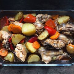A picture of Filipino style chicken afritada.