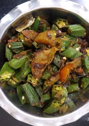 भेंडीची भाजी (bhendi chi bhaji recipe in marathi) रेसिपी चे मुख्य फोटो 