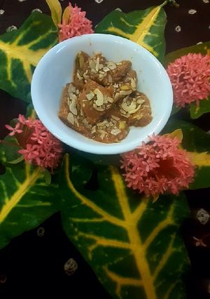 સુખડી (Sukhdi Recipe In Gujarati) રેસીપી મુખ્ય ફોટો