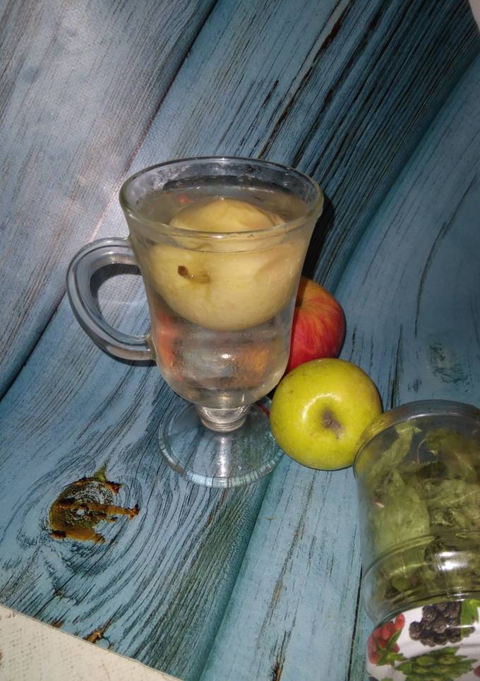 Компот из яблок (компот із яблук)
