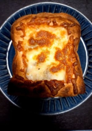 A picture of Calorie Bomb Chicago-Style Thick Toast.