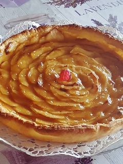 Una foto de Tarta de manzana con bechamel dulce ♡♡♡