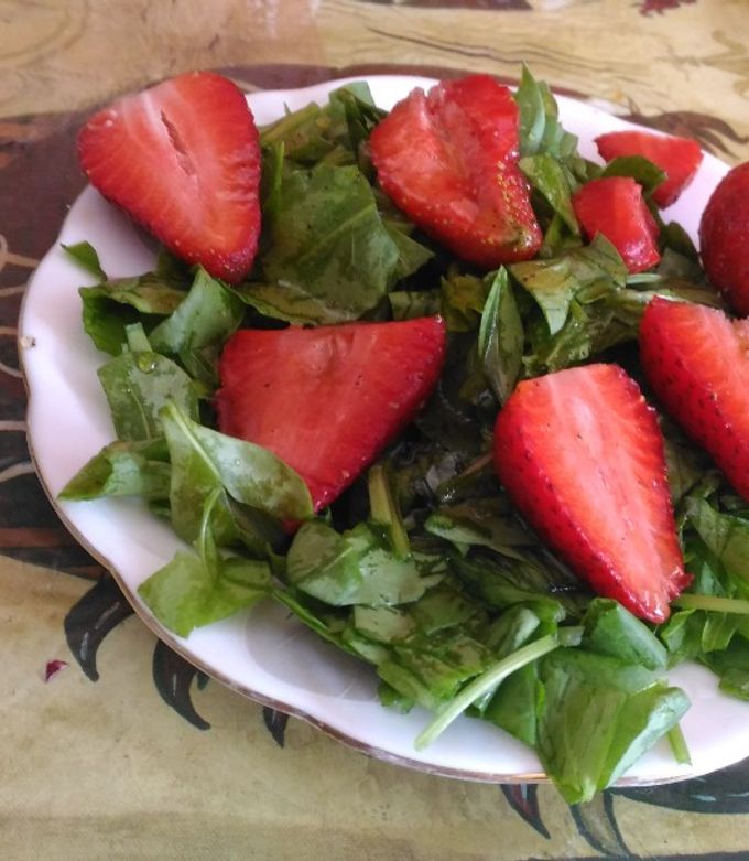 A picture of Strawberry salad.
