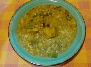 Una foto de Salsa verde con aguacate. ॐ