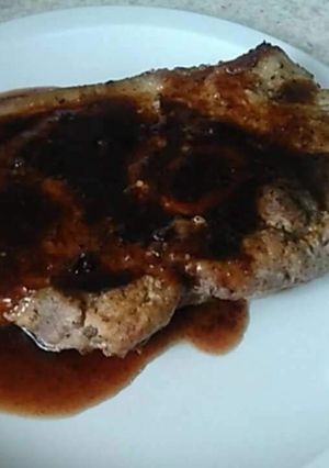 Una foto de Cerdo en salsa de cerezas