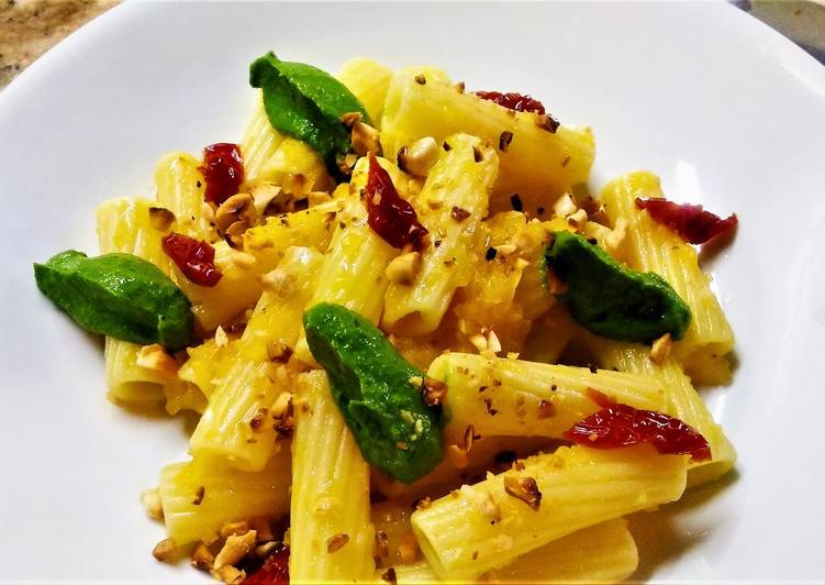 Sedanini, zucca, crema di cime di rapa, pomodori secchi, mandorle