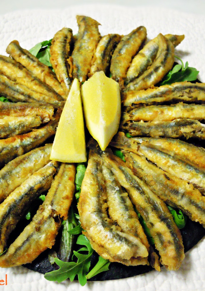 Una foto de Boquerones fritos adobados