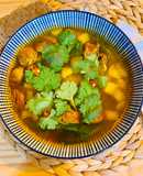 Sopa estilo Thai con verduras y gambas