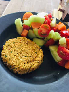 Una foto de 💛 Hamburguesas de garbanzos 🙌🏻 veganas
