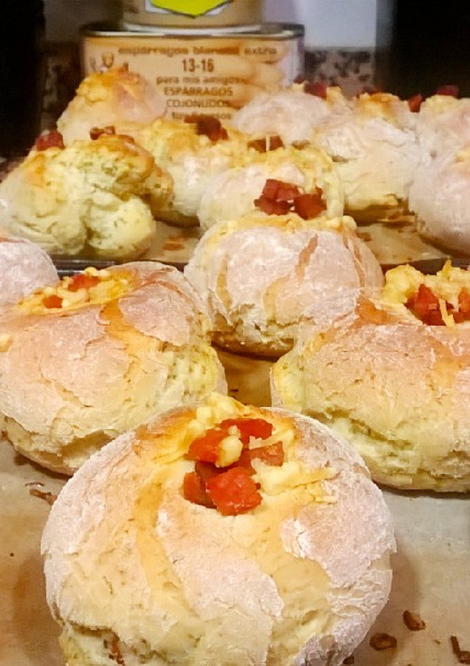 Una foto de Bollos "preñaos"