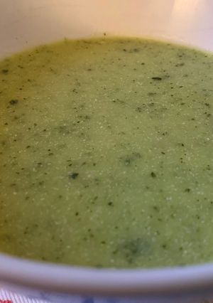 Foto principal de Crema de calabacín y puerro con queso fresco