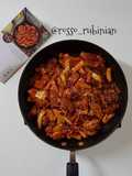 8) Dakgalbi (Pollo in salsa piccante)