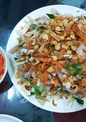 Hình của món Tai heo nộm củ hũ dừa.