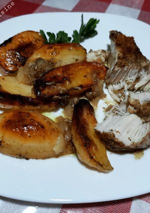 Une photo de Poulet rôti au four à l'ail et aux pommes de terre 🍴
